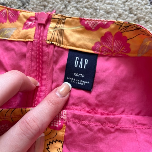 Y2K Gap Halter Top - Picture 4 of 5